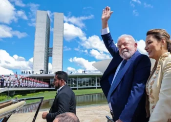 Lula diz que democracia venceu eleições e defende urnas em discurso de posse