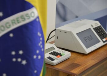 Cidadãos que não votaram podem quitar dívida eleitoral via pix ou crédito