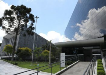 Parlamentares debatem projeto que quer zerar mortes no trânsito