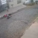Bem feito! Vídeo mostra motociclista caindo de moto logo após passar a mão em mulher no PR