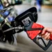 Com volta de impostos federais, gasolina deve subir R$ 0,68 por litro, diz Abicom