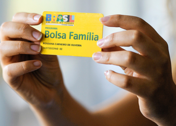 Bolsa Família exigirá atestado de vacinação de crianças, afirma Lula
