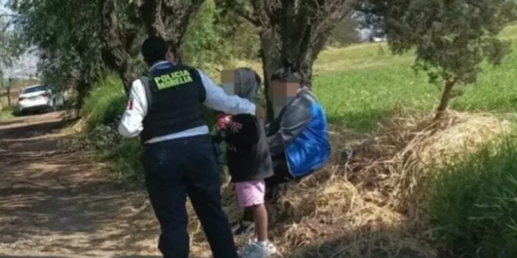 A vítima contou aos policiais que sua mãe a fez acreditar que era um jogo e por isso ela permaneceu quieta. (Foto: Reprodução)