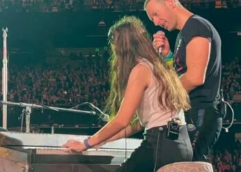 Estudante de Curitiba toca junto com Coldplay em SP para homenagear o pai que morreu de Covid