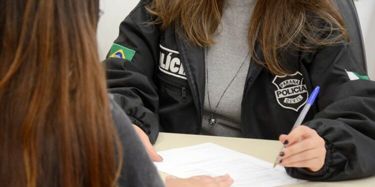 O projeto prevê atendimento imediato à mulher que acionar a sinalização de emergência - SSP-PR