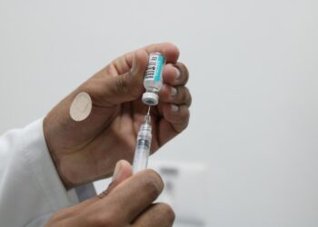Hospitalizações por covid-19 crescem em quatro estados