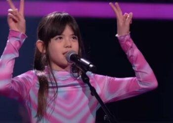 Garotinha emociona The Voice Kids ao interpretar Língua de Sinais para irmã surda