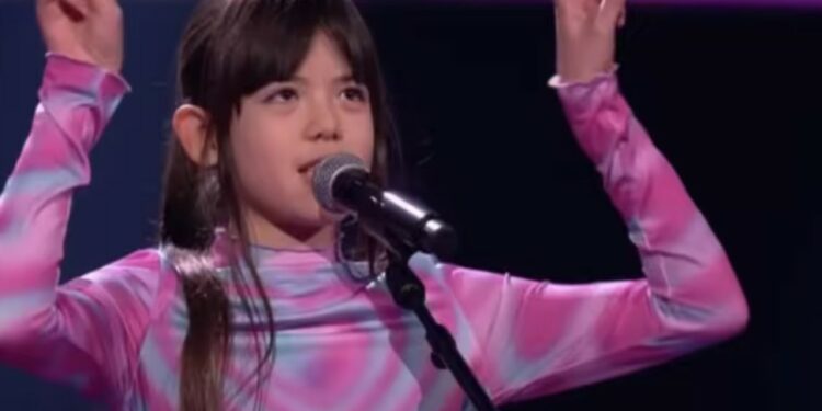 A menina incluiu a língua de sinais alemã na sua apresentação e sua irmãzinha surda adorou! - Foto: Divulgação/The Voice Kids