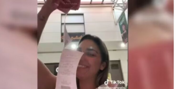 A professora teve a ideia de comprar todos os ingressos do cinema depois da onda de medo provocada por ataques em escolas - Foto: reprodução / Tiktok