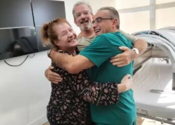 Tratamento de médico brasileiro salva paciente com câncer em fase terminal