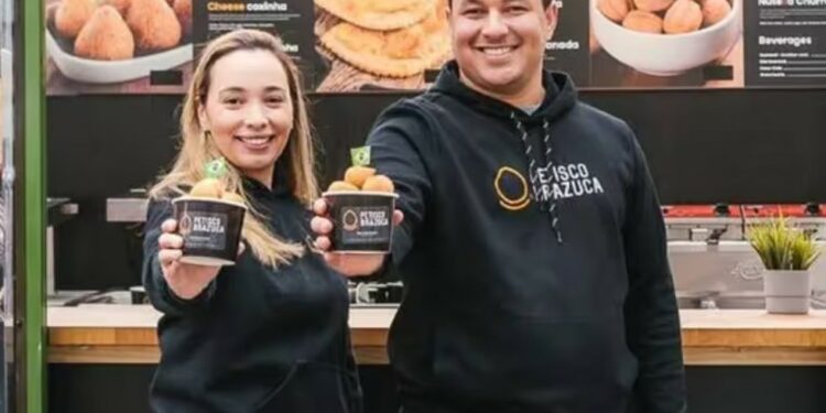 Não era o plano principal do casal brasileiro, mas eles viram as coxinhas fazerem sucesso e fortuna nos EUA! - Foto: Divulgação/Petiscos Brazuca