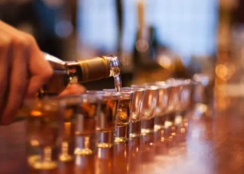 Turista morre após ingerir 22 doses de bebidas alcoólicas em 90 minutos
