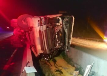 Paraná: Caminhoneiro morre após ser ejetado em tombamento de caminhão na BR-376