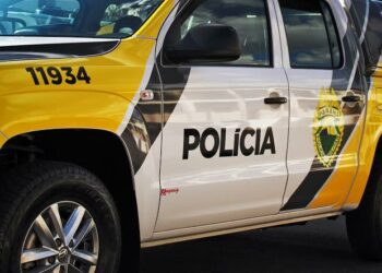 Homem mata vizinho e atira em policiais no Paraná