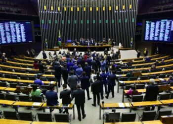 Deputados podem votar punição para quem discriminar profissionais de limpeza pública