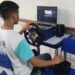 Estudante constrói simulador de corrida a partir de ferro-velho. Veja!