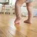 Bebê é deixado sozinho e chorando em casa no Paraná e vizinhos chamam polícia