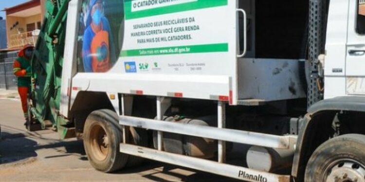 O motorista abalado devido ao incidente foi conduzido à delegacia para prestar depoimento e foi liberado em seguida, de acordo com a PM. (Foto: Paulo H. Carvalho/Agência Brasília)