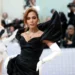 Met Gala: Bruna Marquezine condena rivalidade criada por internautas após participação de Anitta