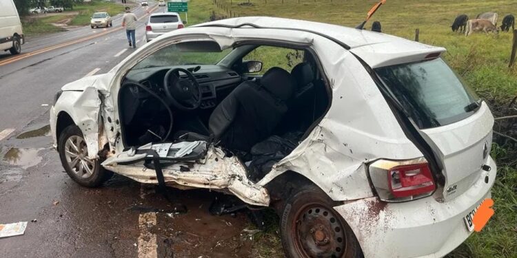 Idoso morre em acidente de carro em Iporã — Foto: PRE/ divulgação