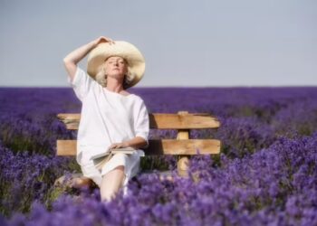 Estudo brasileiro mostra que óleo de lavanda melhora o sono na menopausa