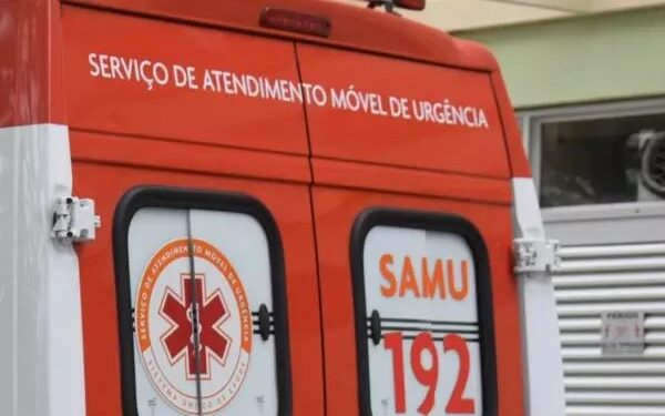 Mulher morre após cair de caminhonete durante mudança em Maringá. Foto: Américo Antonio/SESA