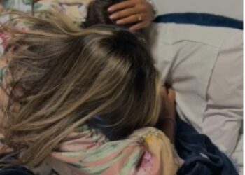 Mãe reencontra filho após ele passar 16 dias em coma e emociona web