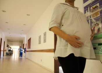 Sancionada lei que garante mais exames para gestantes no SUS