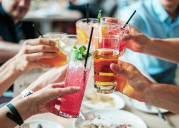 Estudo aponta que jovens estão mais obesos e abusando de álcool