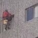 Paraná: Diarista cai do 12º andar e é salva por trabalhador que limpava o prédio