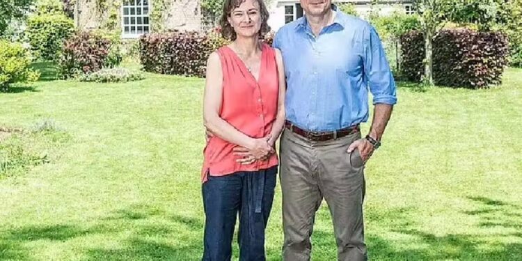 Martin e Benedicte, o casal que acolhe em casa crianças e adolescentes em situação de vulnerabilidade social - Foto: Damien McFaddel