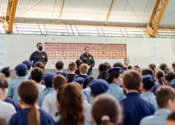 Após Lula encerrar programa nacional, Ratinho abre seleção para PMs ingressarem nos colégios cívico-militares