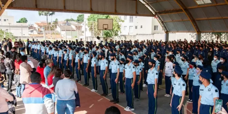 Colégios Cívico-Militares recebem kits finais do uniforme – Curitiba, 23/03/2022
Foto: Silvio Turra/Seed-PR
