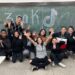 Fenômeno na internet, professora do Paraná prova que educação e comunicação têm muita química