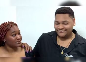 Jovens adotados descobrem que são irmãos biológicos: “Chances são insanas”; Vídeo