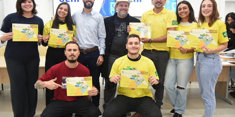 Equipe da UENP que participou do Projeto Rondon recebe certificado