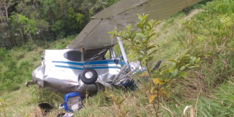 Tripulantes da aeronave não resistiram (Foto: Prefeitura de Cerro Azul)