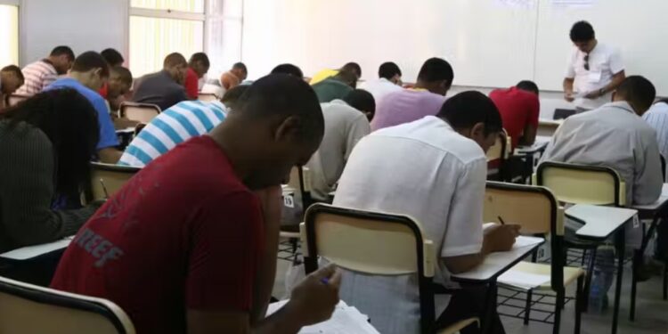 A temporada de concursos públicos no Brasil está em alta, são mais de 2 mil oportunidades! - Foto: Reprodução/ EBC