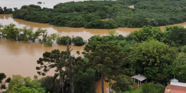Paraná tem 20 cidades em situação de emergência; União da Vitória suspende as aulas. (Foto: Geraldo Bubniak/