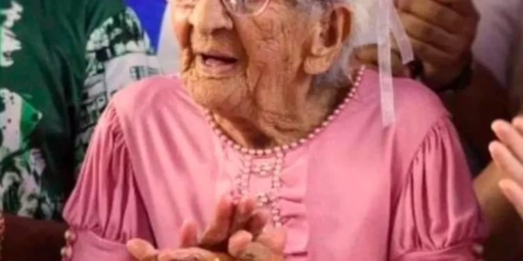 Maria Antonia Vaz já ultrapassou os 100 anos (Foto: Vó Antonia/Arquivo pessoal)