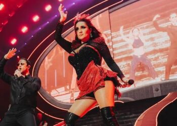 Dulce María celebra a chegada ao Brasil