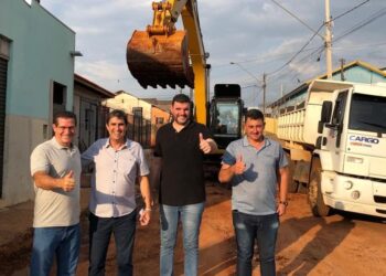 Deputado Pedro Lupion visita bairros de Santo Antônio da Platina que receberão pavimentação asfáltica