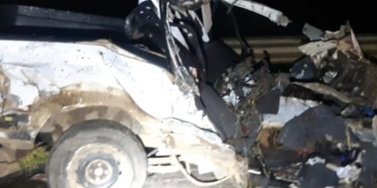 Fiat Strada ficou irreconhecível após acidente na BR-373 (Foto: PRF)