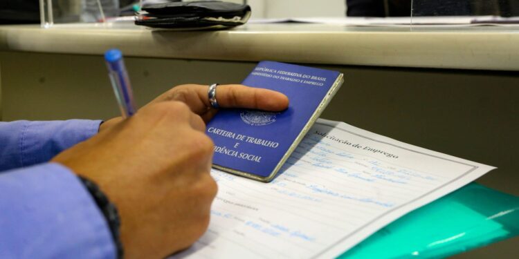 A maior parte das vagas nesta semana é para a função de auxiliar de linha de produção, com 2.995 oportunidades. (Foto: Reprodução/ AEN).