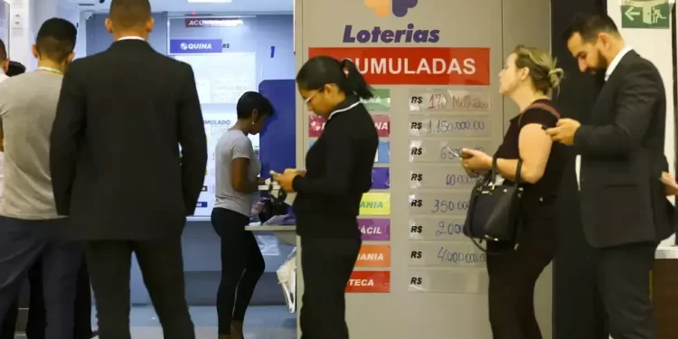 O prêmio da mega acumulou e vai para R$ 37 milhões. (Foto: Marcelo Camargo/Agência Brasil)