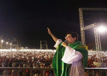 Padre Reginaldo Manzotti recebe alta hospitalar, mas continua em repouso