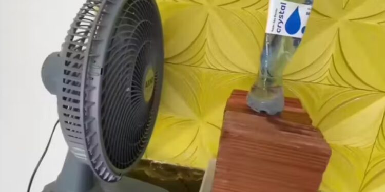 O ar-condicionado que não gasta energia é feito com tijolos. - Foto: reprodução YouTube