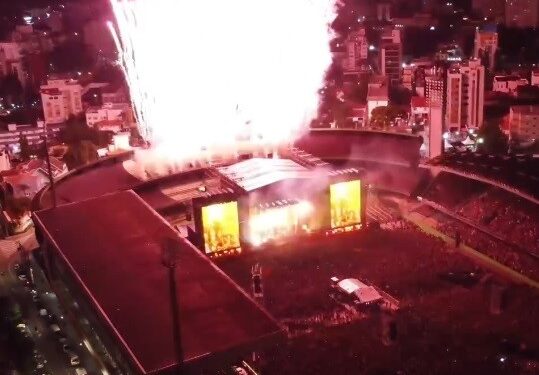 Show de Paul McCartney iluminou os céus de Curitiba Foto: Reprodução