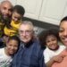 Família ‘adota’ vizinho sozinho no mundo e idoso ganha família
