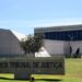 Arma de brinquedo no roubo gera grave ameaça, decide STJ